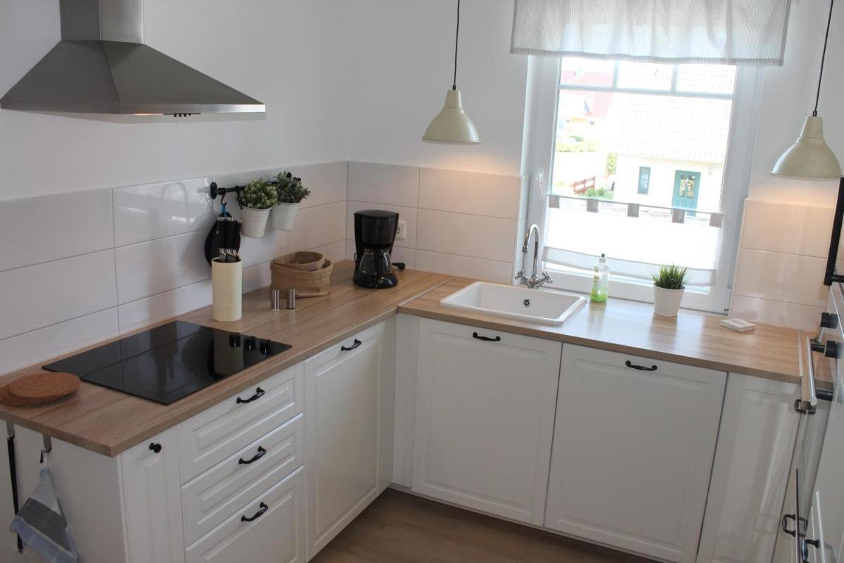 F 86 In Apartment *